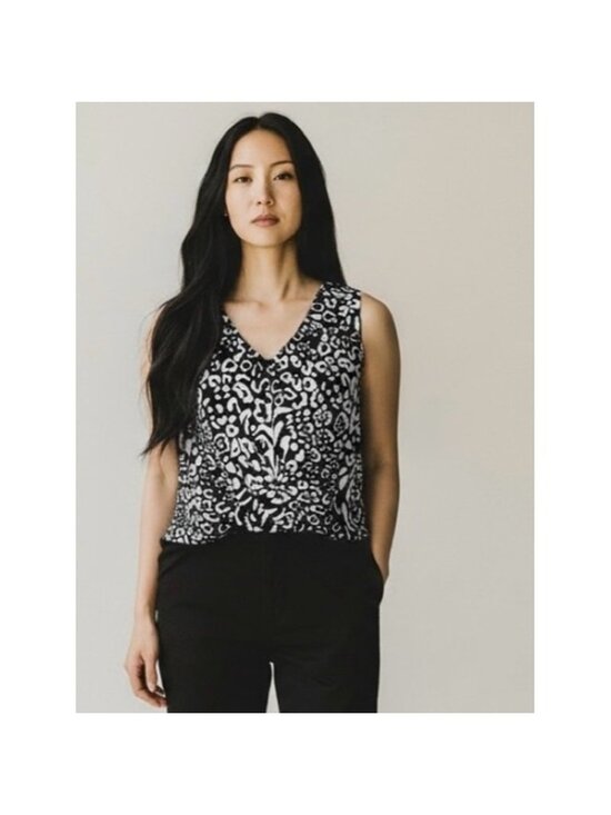 Dana Buchman Tops - Dana Buchman Womens M Blouse Gray White Sleeveless Career Top Pleated
